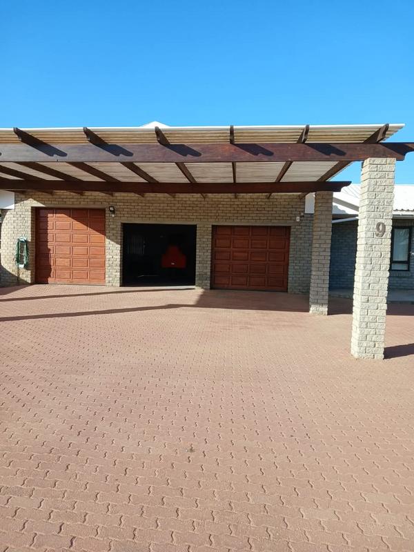 4 Bedroom Property for Sale in Lutzville Western Cape